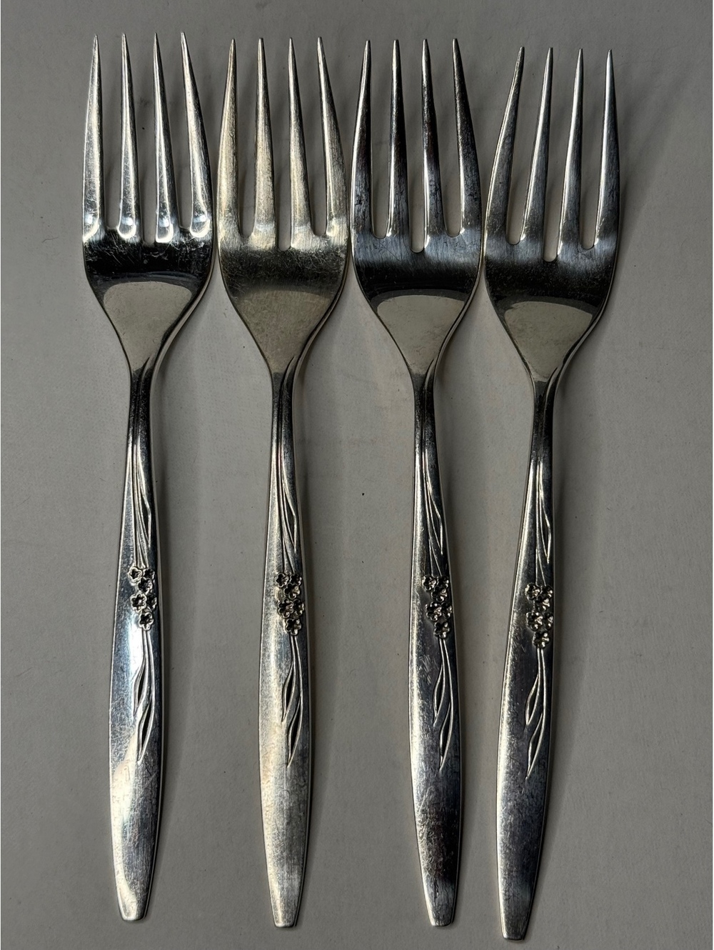 Vintage Oneida Community Enchantment Gentle Rose Silverplate 4 Dinner Fork Lot b